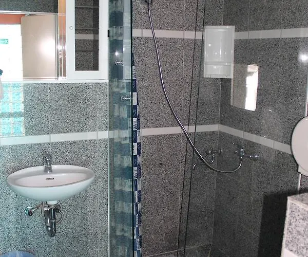 Aladin بيت شباب